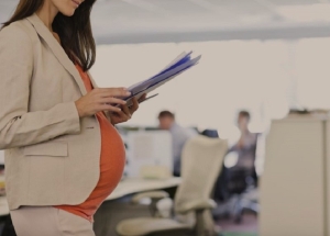 Analizan extensi&oacute;n de licencia por maternidad y creaci&oacute;n de licencia por adopci&oacute;n