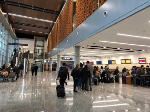 La propuesta de reducir tasas aeroportuarias para m&aacute;s vuelos