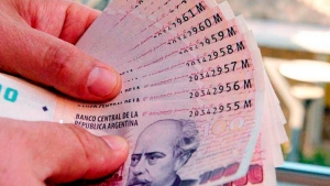 Gobierno, empresarios y CGT acuerdan el pago de una suma no remunerativa de $5.000