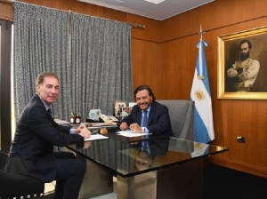 En busca de apoyo clave para el debate por la modernizaci&oacute;n laboral