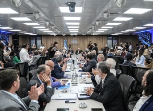 PyMEs en alerta por caída del consumo y tasas municipales: referentes estuvieron en el Congreso