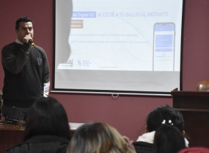 Empleados capacitados en uso de credencial digital de la obra social