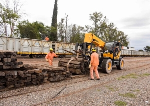 Tren: Avanza la construcci&oacute;n de las duplas a bater&iacute;a del tren tur&iacute;stico de la Quebrada