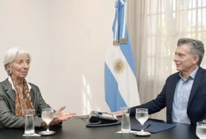 A Christine Lagarde le llueven protestas de todo el mundo
