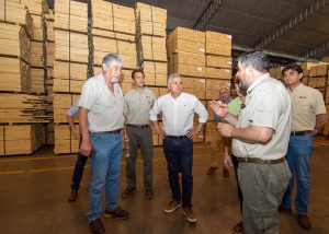 Morales construye puentes para acceder a experiencias de producci&oacute;n que dinamicen la foresto industria