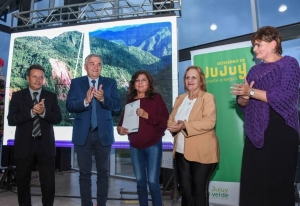 Morales entreg&oacute; 92 millones de pesos a 125 beneficiarios