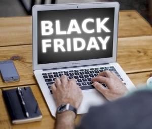 Llega el Black Friday con descuentos en indumentaria, tecnolog&iacute;a y pasajes