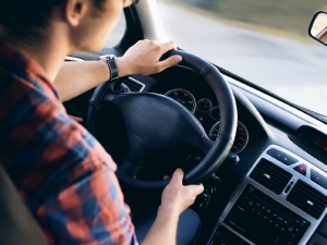 Proponen descuentos en el costo de coberturas en seguros automotores