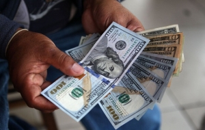 El d&oacute;lar subi&oacute; y volvi&oacute; a superar los $25 para la venta minorista