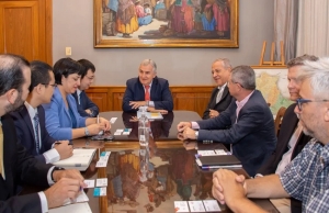 Morales y ejecutivos de BYD Auto Industry analizaron acuerdos de inversi&oacute;n en litio