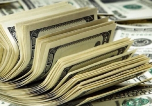 El dólar cae con fuerza en Argentina tras el respaldo a Milei en las urnas