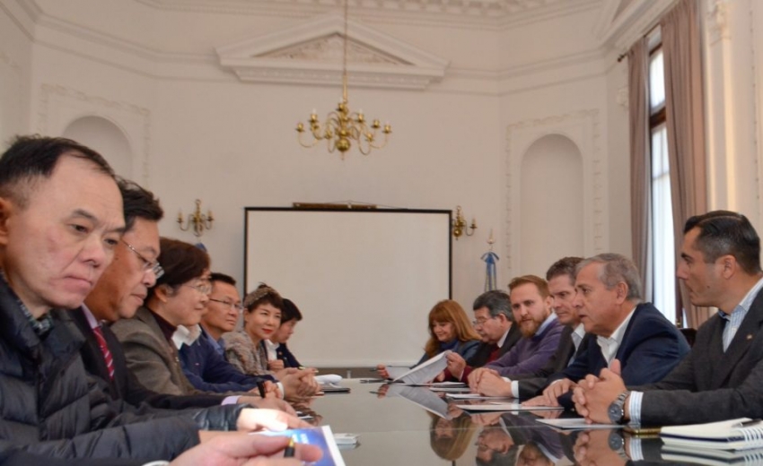 Empresas chinas, interesadas en comprar litio