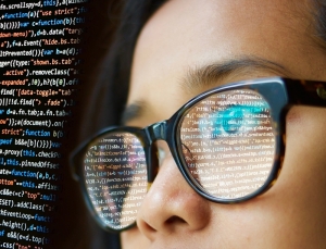Mujer: Ofrecen 600 becas sobre tecnolog&iacute;as de la informaci&oacute;n y la comunicaci&oacute;n