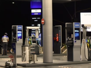 El aumento de la nafta no se detiene y Argentina qued&oacute; m&aacute;s cara que EE.UU