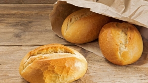 El pan, como la carne, otro alimento con precio fijado hasta fin de año