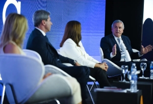 Morales propuso ante industriales liderazgo, gesti&oacute;n y di&aacute;logo para sacar el pa&iacute;s adelante