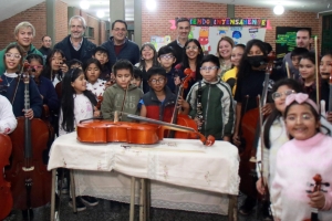 DONACI&Oacute;N DE INSTRUMENTO MUSICAL PARA LA FUNDACI&Oacute;N &ldquo;M&Uacute;SICA CON ALAS&rdquo;