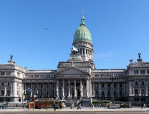 El Presupuesto 2027 ingresó al Congreso, con una inflación del 18% anual, crecimiento de 4 puntos y otro año con superávit fiscal