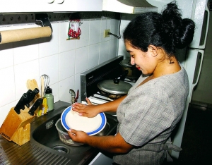 Empleadas dom&eacute;sticas cobran doble el 3 de abril