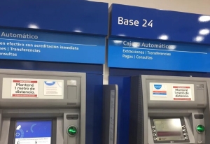 Sin dinero y sin cajeros autom&aacute;ticos suficientes