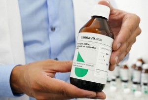 La Anmat autorizó la venta del aceite Cannava CBD10 en todo el país