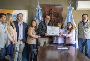Trabajadores del Paseo de los Artesanos recibieron una placa por su 25&ordm; Aniversario
