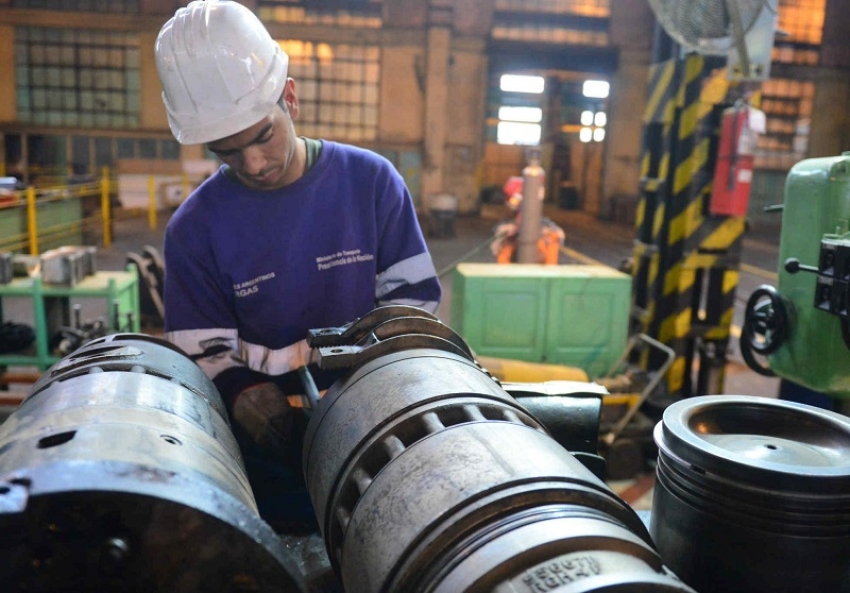 La industria cay&oacute; 4,4% interanual y se registr&oacute; una leve mejora del rubro construcci&oacute;n