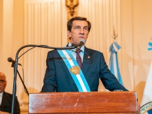 Carlos Sadir asumi&oacute; como Gobernador de Jujuy, en una "situaci&oacute;n de descalabro" nacional