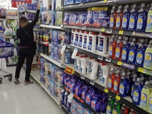 El Gobierno acord&oacute; con empresas la colocaci&oacute;n de los precios en envases de productos