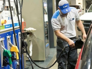 Los combustibles se suman al programa de Precios Justos