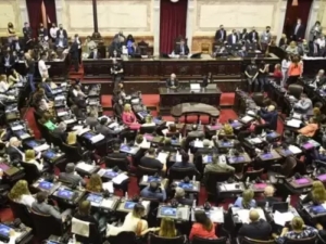 Avanza la Ley &Oacute;mnibus: el oficialismo logr&oacute; el dictamen y buscar&aacute; darle media sanci&oacute;n este jueves