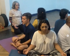 Navidad solidaria: invitan a una colecta de juguetes y una jornada de yoga de servicio