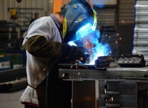 "Hace diez a&ntilde;os que no generamos empleo en los sectores privados"