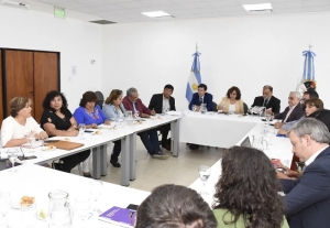 Gobierno ponder&oacute; al acuerdo con gremios docentes para el aumento salarial del 30% en un pago