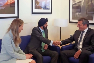 El Gobierno logra financiamiento por casi mil millones de d&oacute;lares