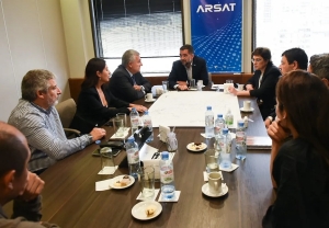 Se acord&oacute; con ARSAT el uso de la Red Federal de Fibra &Oacute;ptica para conectividad escolar