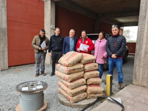 El Gobierno entreg&oacute; insumos a la comunidad de Incahuasi para mejorar el acueducto