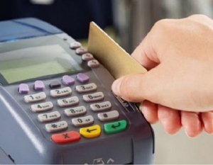 Tarjetas de cr&eacute;dito: proponen regular las comisiones, tasas y punitorios