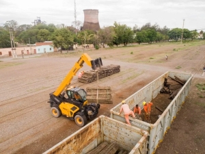 Llegaron cargamentos de durmientes para el Tren de la Quebrada