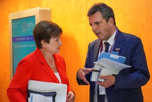 El FMI volvi&oacute; a pedir al Gobierno ajuste en salarios p&uacute;blicos y jubilaciones y suba de tarifas