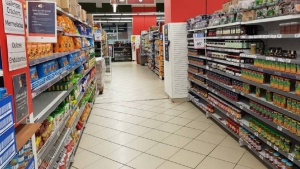 Los comercios deberán señalizar los productos más baratos para cada categoría