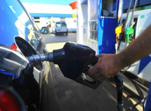 YPF subi&oacute; 9,5% los precios de sus combustibles y la nafta premium ya cuesta m&aacute;s de $43