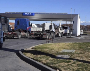 Por falta de gasoil, transportistas de Tucum&aacute;n realizan un paro por tiempo indeterminado
